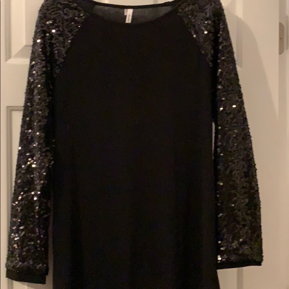 Black long sleeve tunic